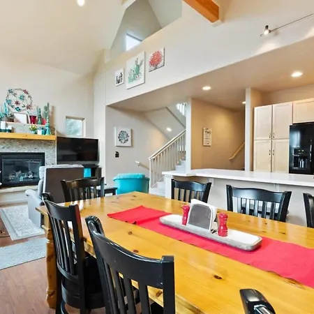 3 Bdr Retreat Cozy Home With Private Hot Tub